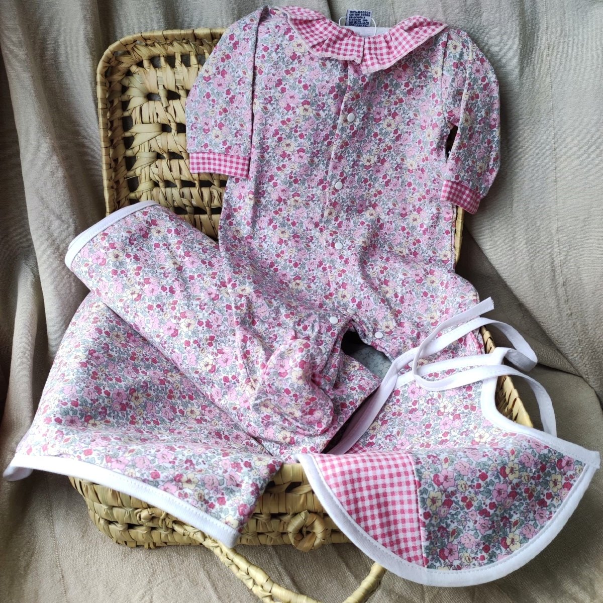 Babero Liberty personalizado - regalo bebé | Mi Luna Lunera