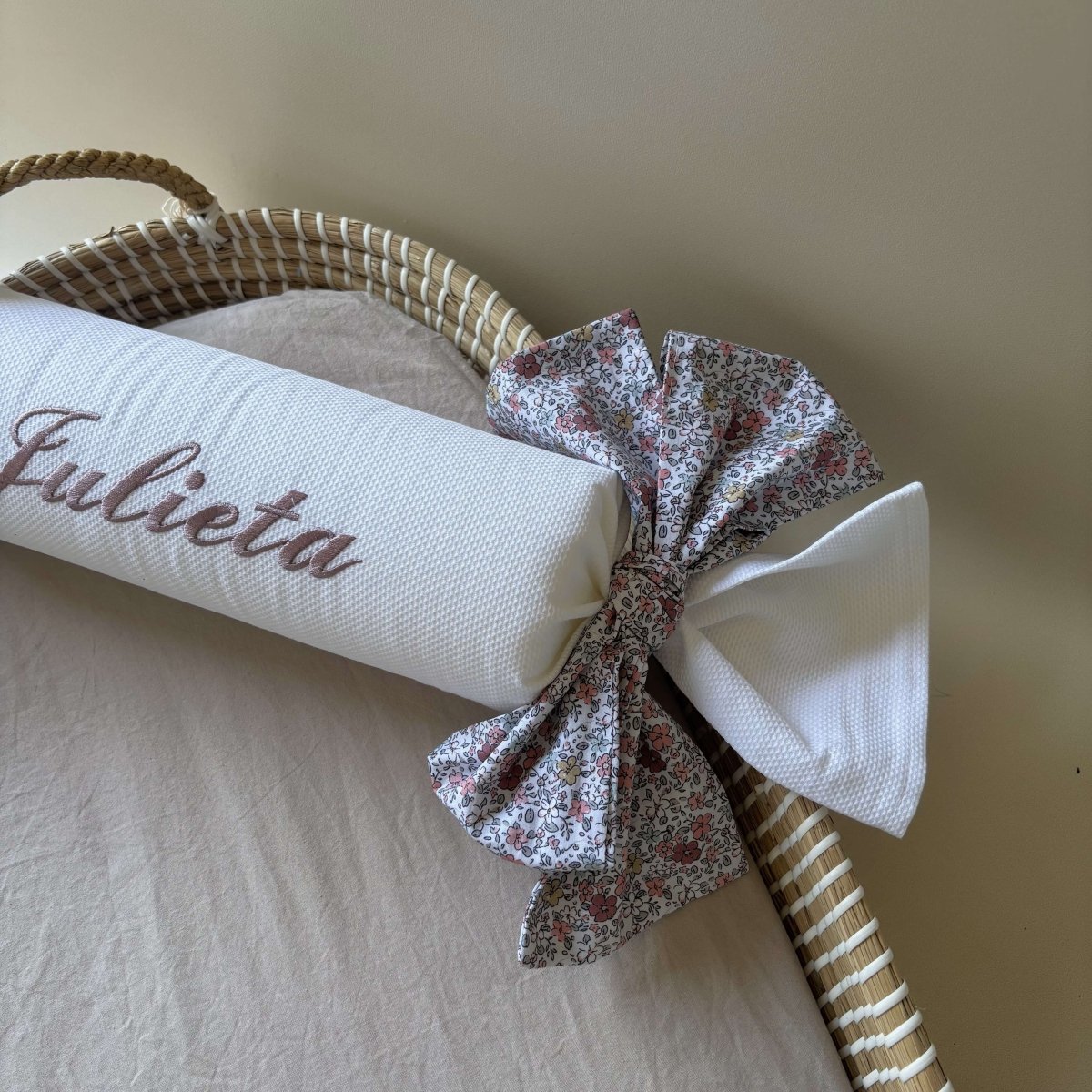 Rulo Antivuelco Julieta personalizado - regalo bebé | Mi Luna Lunera