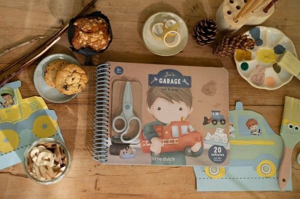 Libro Recorta y Pinta Vehículos - Little Dutch